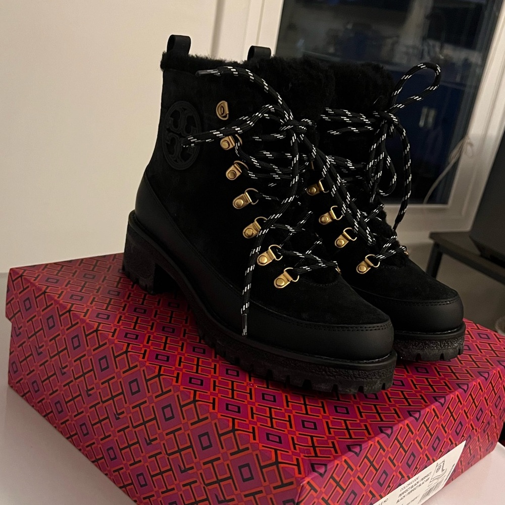 NWT Tory Burch Thea Lug Sole Boots in Original Box Size 7 - Picture 6 of 12